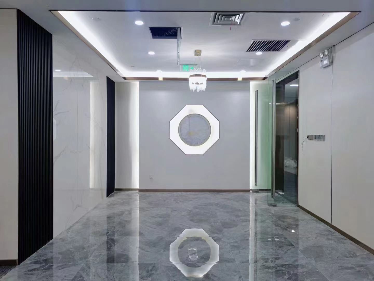 达美中心豪华装修570㎡、含全套办公家具、看房随时