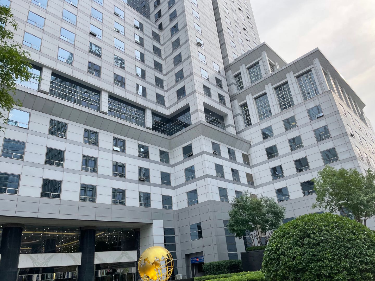 汉威大厦、精装小面房源出租、235㎡、特价6.3元/天/㎡