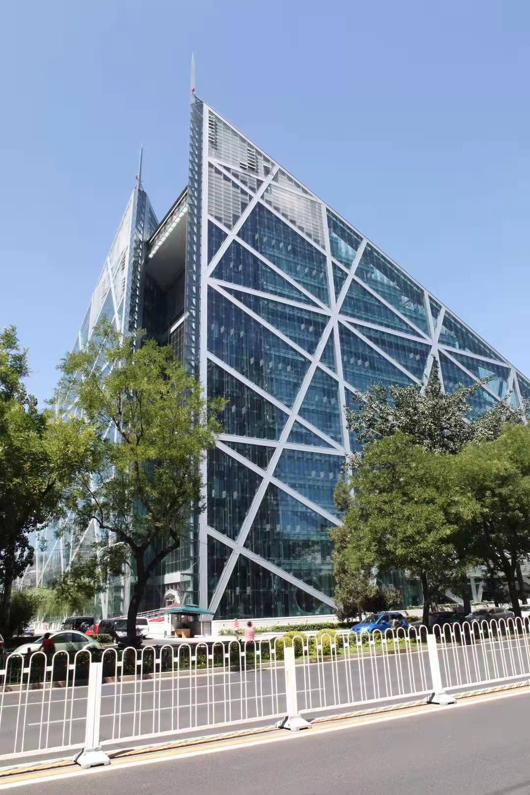 东大桥6号线地标写字楼精装修乔福芳草地398平米
