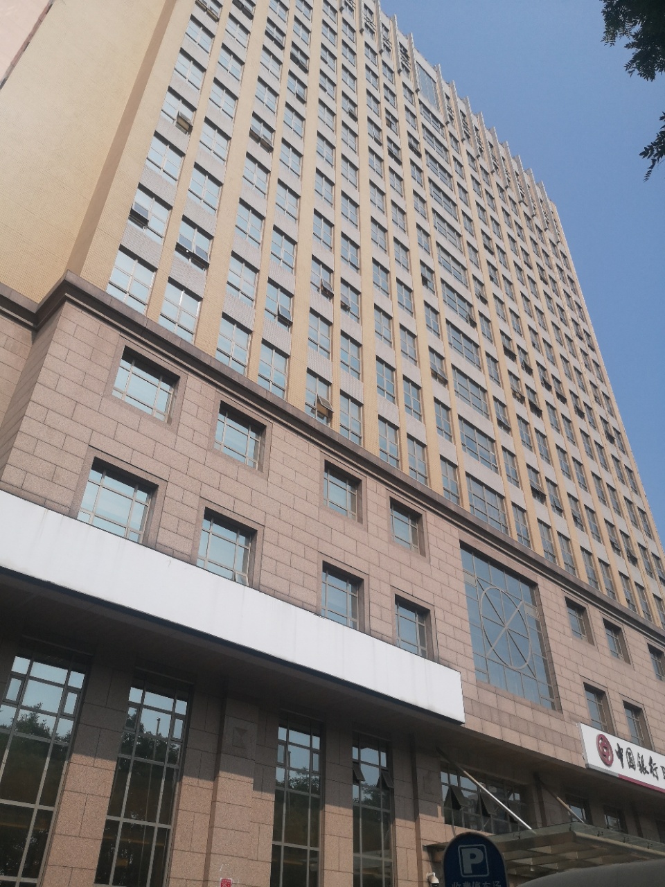 北京写字楼出租 甲方直租 北京汽车大厦整层1487平 精装带家具 临地铁 含物业发票