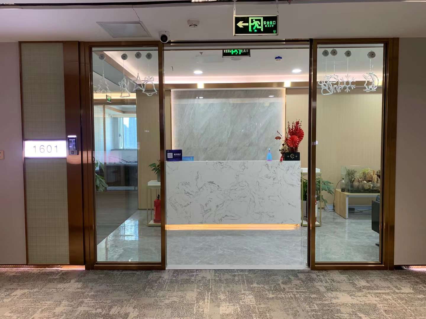 泰达中心精装修带家具、正对电梯间383㎡出租