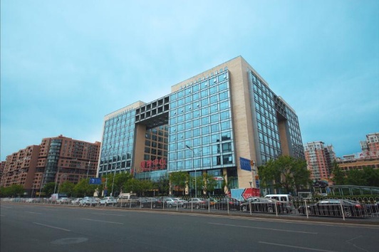 7号线精装修有家具雍贵大厦591平米9元13隔断 东西北向