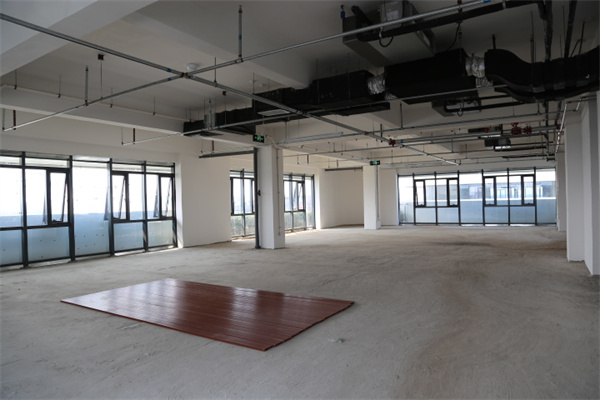 天筠跨境保税中心5号楼外景及室内景色及地址牌 (13)