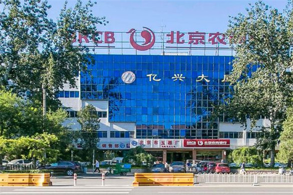 亿兴大厦【租赁部电话：  010-67140251?  010-67140234，郭经理，  保安范010-86918830， 宋小姐13126690933】