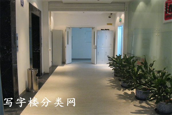 团结湖大厦电梯间景色