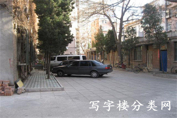 化贸大厦院内1_副本