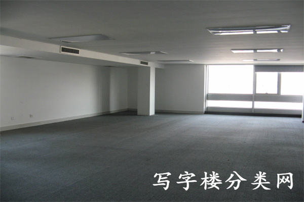 内间大亮