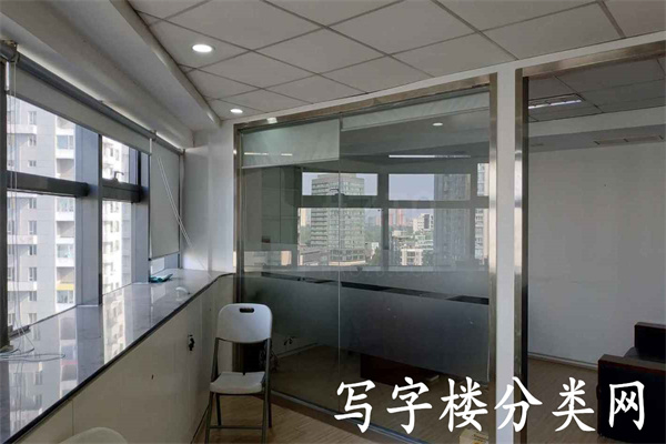 A座室内