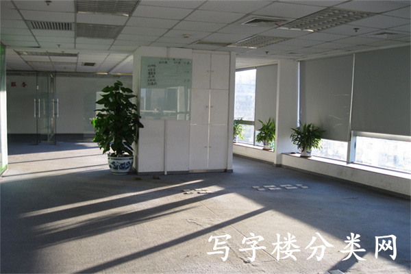 2013年11月18日拍摄的A座2205A座2205室内落地窗