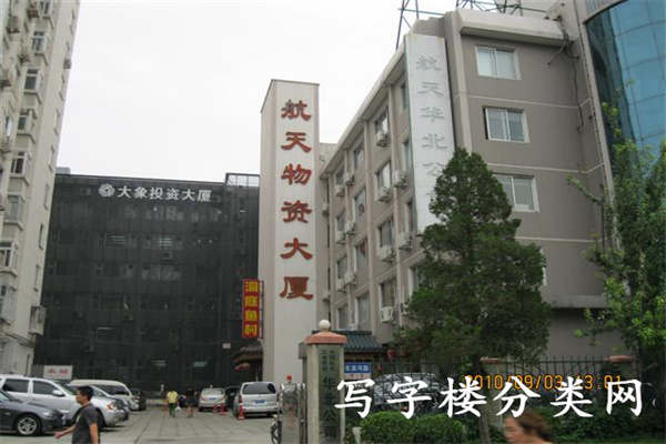 外景右侧这栋