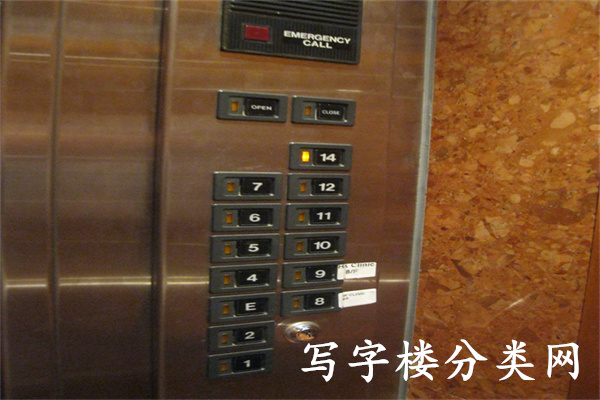 电梯