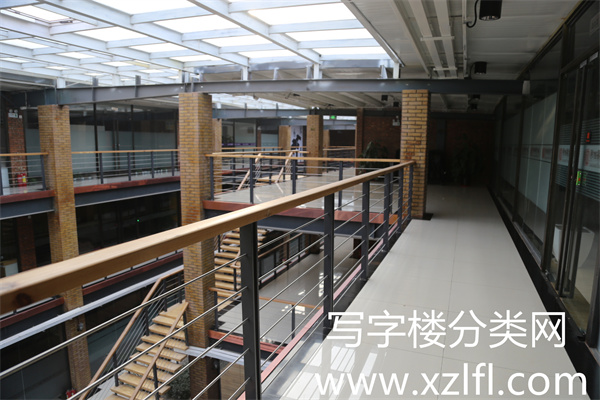 褡裢坡中泰国际大厦道路景色从地铁褡裢坡站乘坐摩的8元 (3)