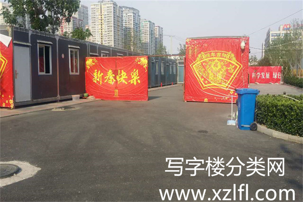 万利中心大门口景色