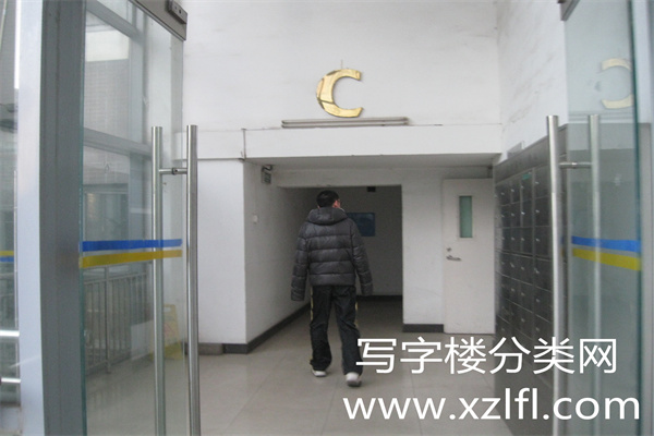C座1层