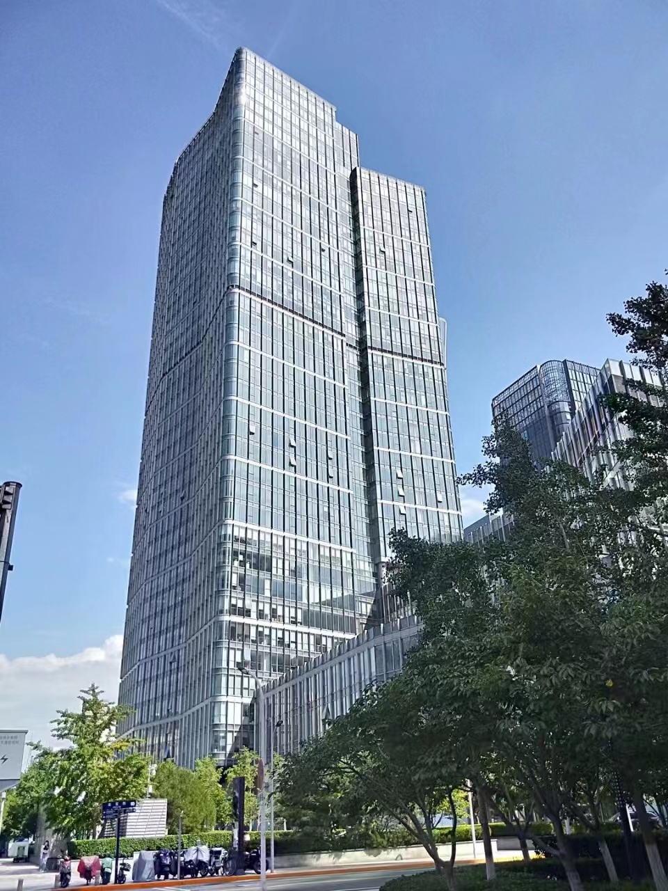 北京财富中心高区整层2836平米出售 50年产权 股权交易带3个产权车位