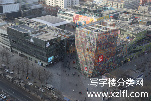 三里屯酒吧街附近的写字楼，因新冠疫情受到波及，解除居家办公后