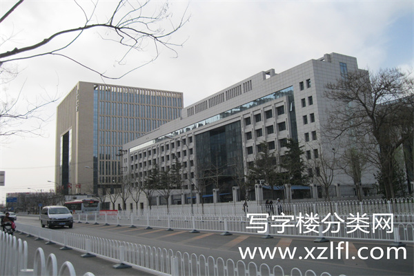 首发大厦外景