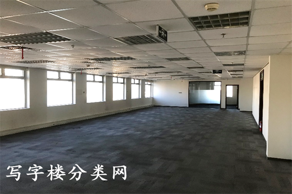 亮马河大厦，北京燕莎写字楼，邻使馆区，出租面积多样