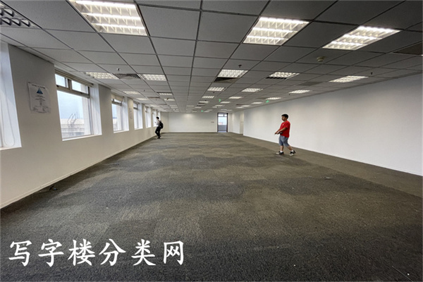 亮马河大厦，北京燕莎写字楼，邻使馆区，出租面积多样