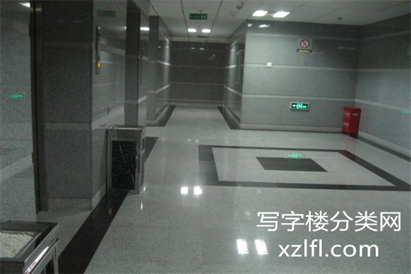 金威大厦电梯间