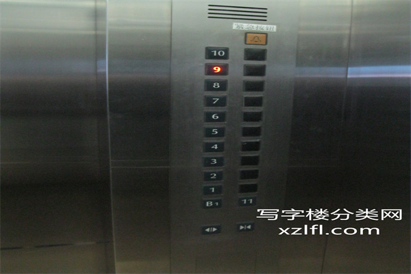 低区电梯