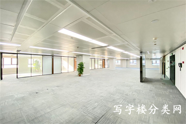 宮霄国际中心佣金政策1.5个月，物业服务项：①全年的入户保洁 