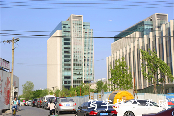 27万元，虽然这个数字在商业地产行业，佣金并不算高