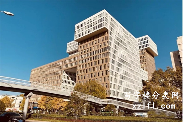 北京国际大厦B座五层为办公区域，具备简单装修（图片仅为效果展示，不提供配套家具）。