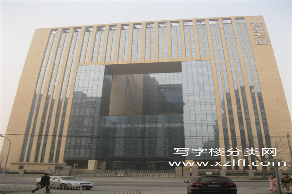首发大厦南门口