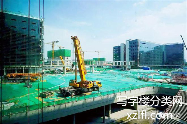 阿里巴巴北京新总部园区塔吊建筑施工