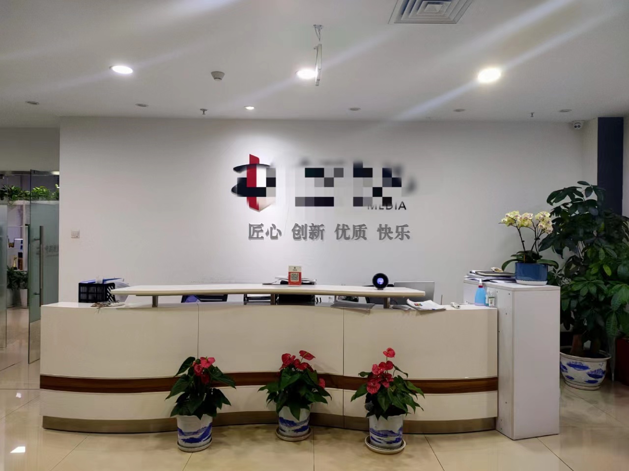 四惠伊莎文心广场遗留装修1023.6平米5元全含南向8个隔断130工位