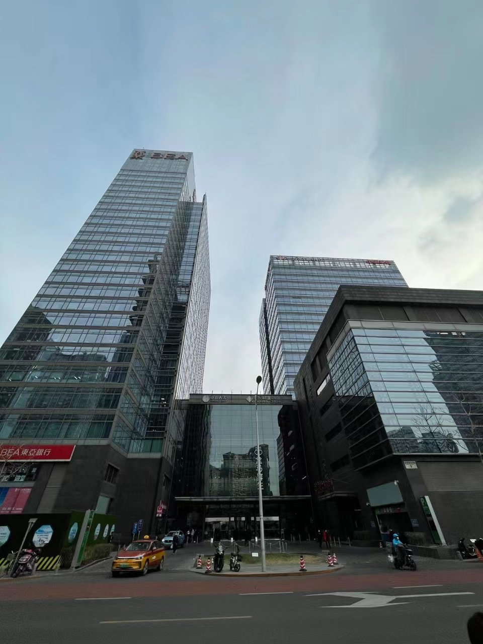 北京世纪财富中心精装修800.78平米8个隔断加工位区9元含