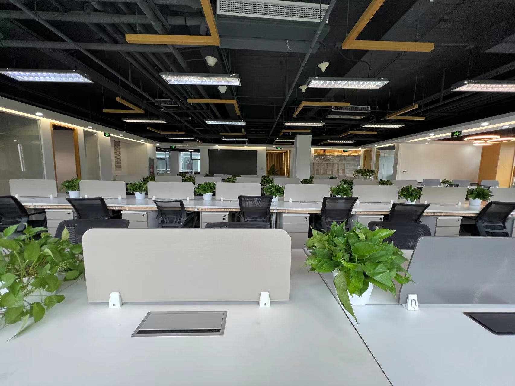 国航世纪大厦最新出租户型精装修带家具