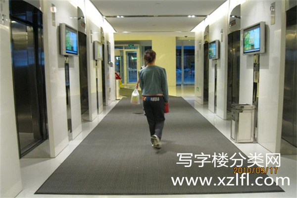 欧美汇大厦电梯间