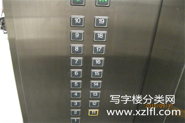 欧美汇大厦电梯内