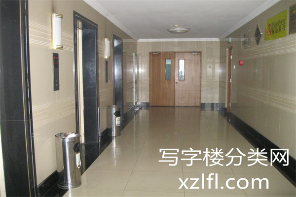 恒兴大厦低楼层商住部分电梯间