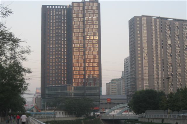 机械大厦附近小河流