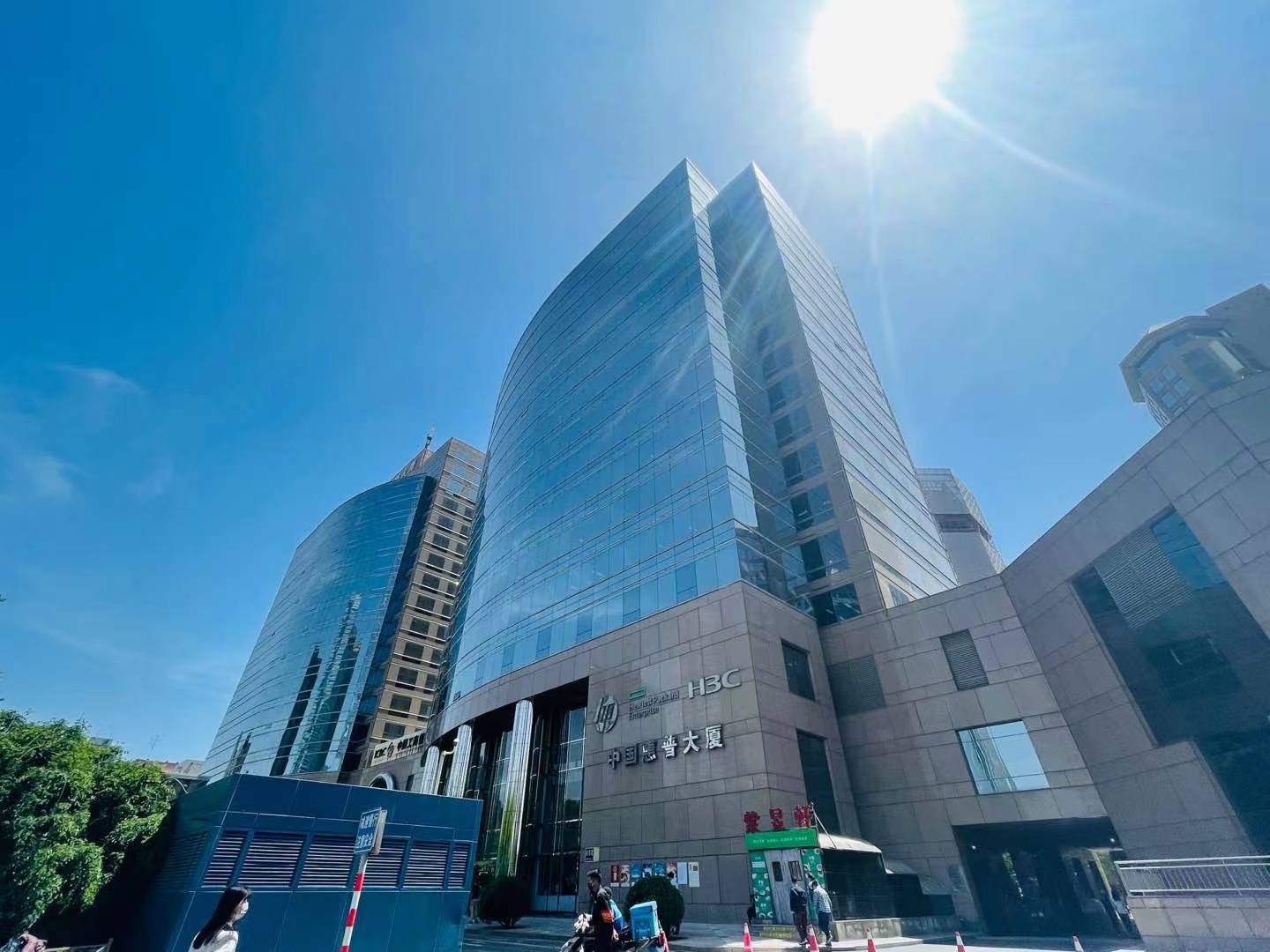 中国惠普大厦国贸10号线黄金十字位置417平米南向对电梯7.5元全含
