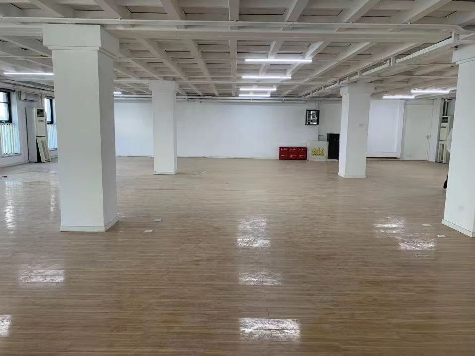 独栋出租，10号线团结湖地铁，1070平米租金3.5元全含定制装修