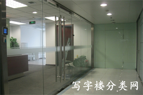 凯恒中心7层某门口，环境好