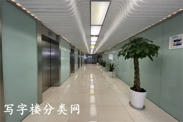 中环世贸中心——华熙国际中心宽大的电梯间