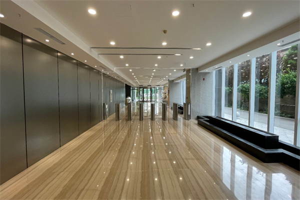 赢地中心，霄云国际中心，建成年代：2012年 总建筑面积：35789平方米 总建筑面积约，23000平方米。