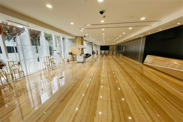 赢地中心，霄云国际中心，建成年代：2012年 总建筑面积：35789平方米 总建筑面积约，23000平方米。
