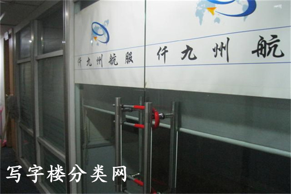 京龙大厦室内过道，付款方式押三付三