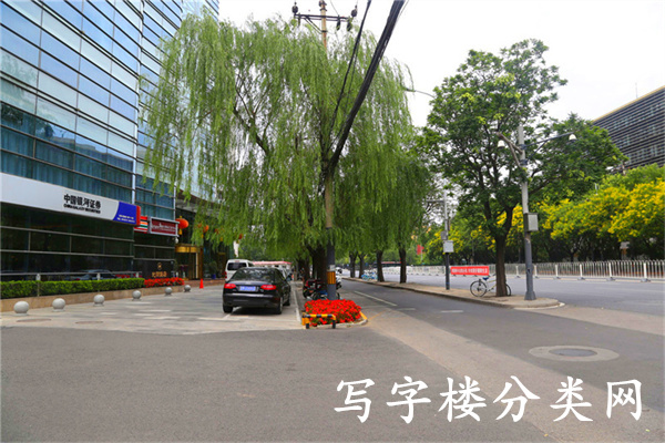光明大厦，燕莎写字楼，靠近日本大使馆