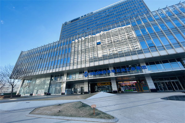 北京海隆石油大厦，世茂工三17层、18层朝向好，带办公家具
