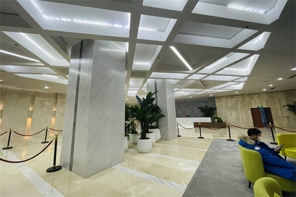 北京海隆石油大厦，世茂工三17层、18层朝向好，带办公家具
