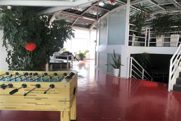 国贸区域，万达广场附近，楼盘中国第一商城24小时提供空调