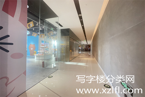国贸三期，B座租赁，下面是商城，上面有新国贸饭店