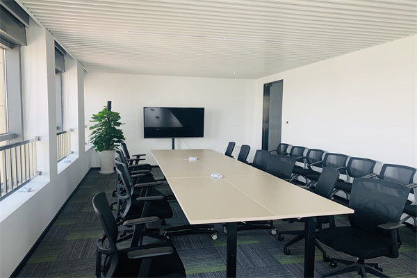 银和港科技创新中心，租赁部招商联系电话。会议室图片